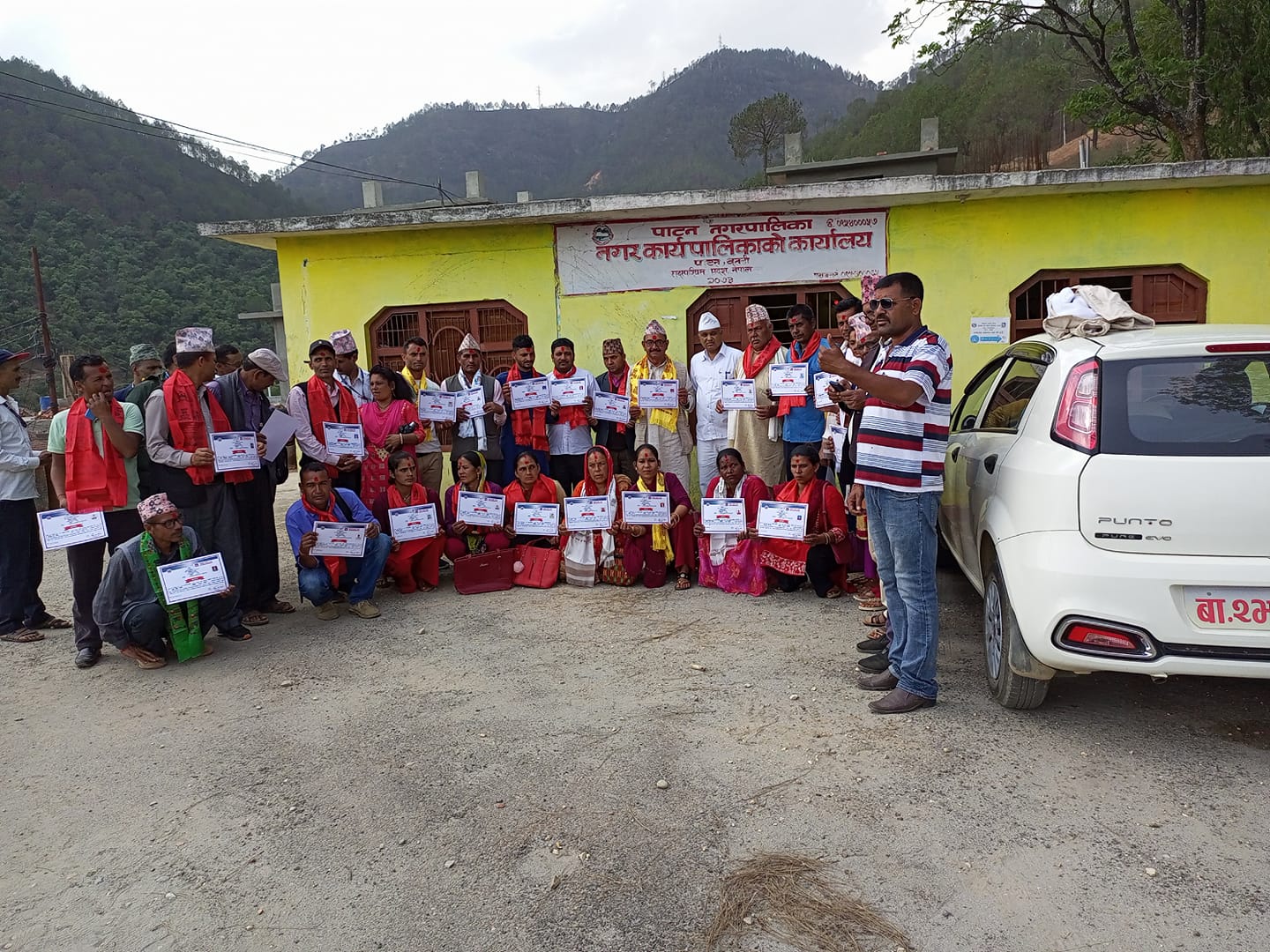 बैतडीको पाटनमा नवनिर्वाचित जनप्रतिनिधिहरुलाई प्रमाणपत्र प्रदान 